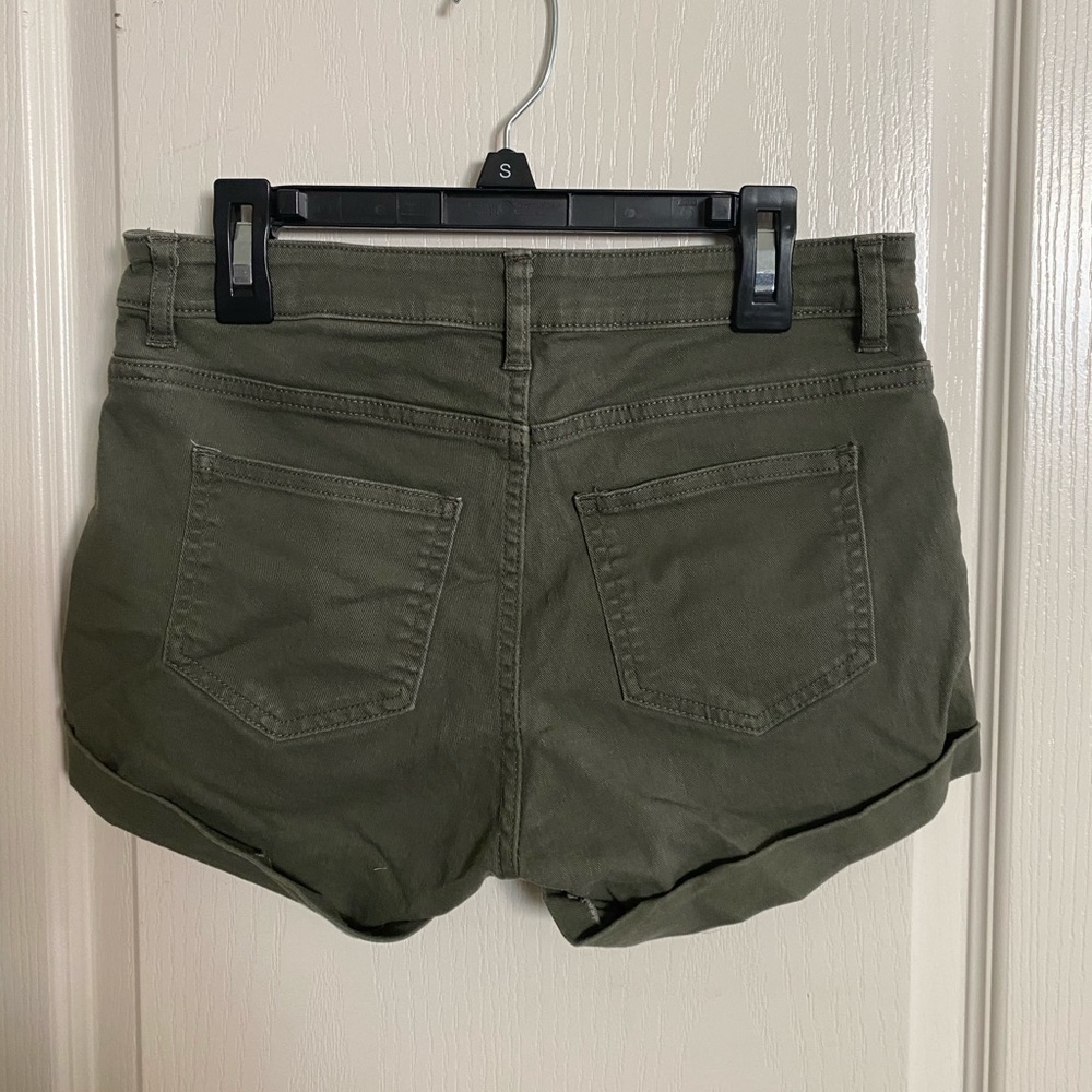 H&M -Shorts - Picture 3 of 4